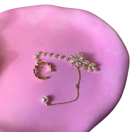 Uretti - Melik 9215 Taşlı Çiçek ve İnci Detaylı Şık Model Kıkırdak Küpe