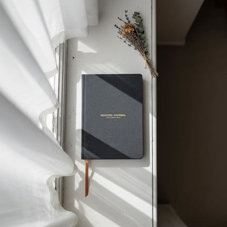 Okuma Günlüğü – A5 Sert Kapa­klı “Reading Journal, 100 Kitap İncelemesi, Günlük Okuma Takibi (Siyah)