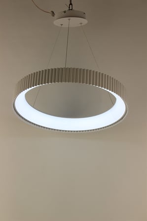 Modern Beyaz Dairesel Halka Tasarım 3 Renk Ledli Şık Salon Sarkıt Avize