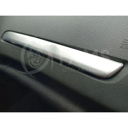 Renault Megane 4 Krom Ön Konsol Çıtası 2016-2020 Arası P. Çelik Taşlı