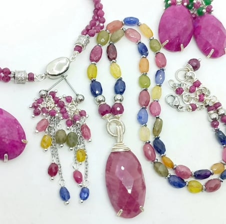 2832 Hindistan el kesimi Safir Yakut çelik aparatlı el yapımı küpe