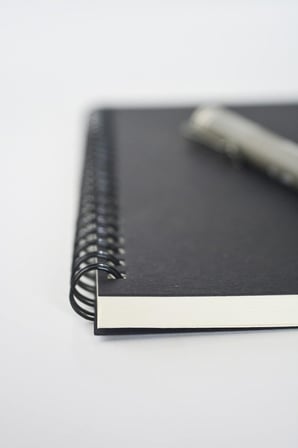 Kareli Spiralli Not Defteri, A5 Boyut (15x21 cm), 60 Yaprak, 90gr. Ivory Kağıt, Ofis İçin İdeal (Siyah Kapak)