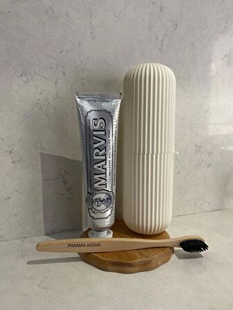 Pharma Acqua Diş Fırçası + Marvis Smokers Whitening Mint Diş Macunu 85 ml + Beyaz Saklama Kabı