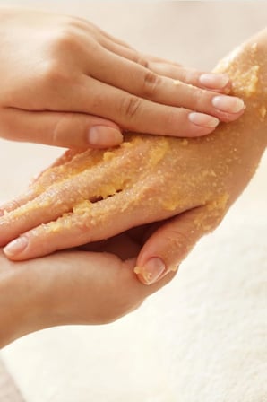 Limon Özlü Vücut Peelingi 275 g - Nemlendirici ve Arındırıcı Vücut Scrub, Ölü Deri Temizleyici, Pürüzsüz ve Yumuşak Görünüm Destekleyici Ferahlatıcı Bakım