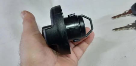 Cıtroen JUMPER Yakıt Mazot Depo Kapağı Anahtarlı Kilitli İç Depo Kapağı Anahtar ve Şifre içinde takılıdır Fiat DUCATO ve Peugeot  BOXSER aynıdır Kaliteli Yan Sanayidir