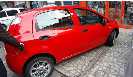 Fiat Punto Yakıt Benzin ve  Mazot Depo Kapağı Benzinli ve Dizel aynıdır Anahtarlı Kilitli İç Depo Kapağı Anahtar ve Şifre içinde takılıdır Kaliteli Yan Sanayi Türk Malıdır