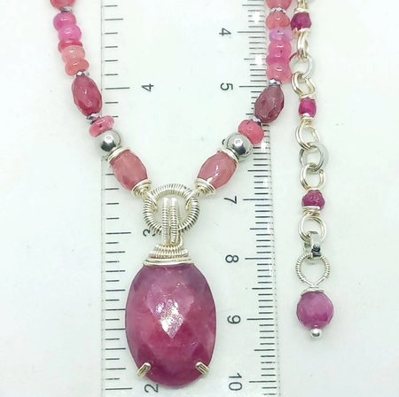 2846 Yakut Spinel Hematit el yapımı çelik aparatlı kolye
