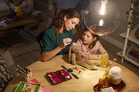 Philips LED Classic 40W B35 Led Mum Filament Ampul, 2700K Beyaz Işık, E14 İnce Duy, Dim Edilmez, 2'li Ekopaket