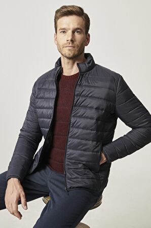 Erkek Lacivert Standart Fit Ultra Hafif Soğuk Geçirmez Casual Mont