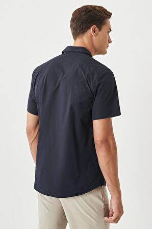 Erkek Lacivert Slim Fit Dar Kesim Mono Yaka Kısa Kollu Casual Gömlek