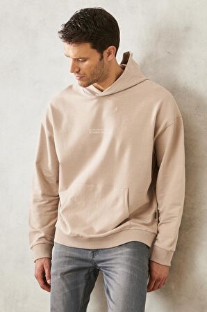 Erkek Bej Oversize Bol Kesim Kapüşonlu Yaka Baskılı Sweatshirt