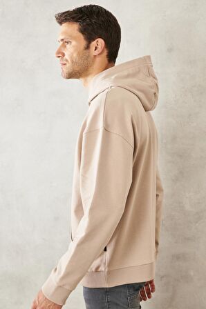 Erkek Bej Oversize Bol Kesim Kapüşonlu Yaka Baskılı Sweatshirt