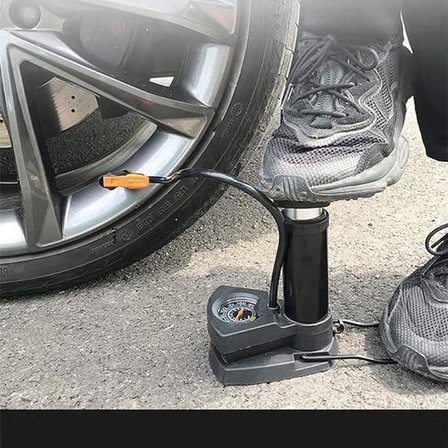 Smartizi Basınç Göstergeli Ayak Pompası - Araba, Bisiklet ve Motosiklet İçin Yüksek Basınçlı Portatif Lastik Şişirici - Top ve Yatak Uyumlu Çok Başlıklı Hava Pompası (Saatli Model)