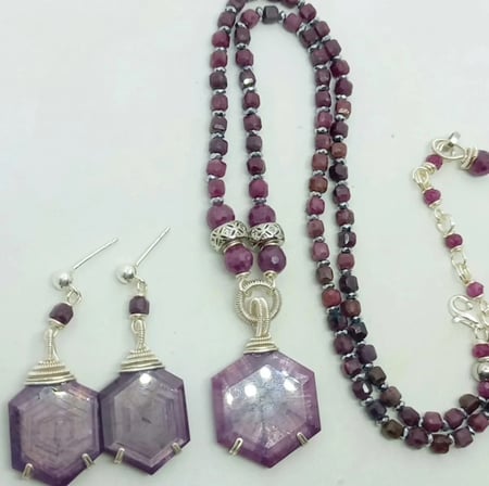 2866 Gümüş aparatlı(925) Yakut el yapımı küpe
