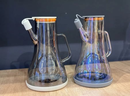 2'li 1000 ml Robin Cam Yağdanlık – Ölçü Göstergeli Kulplu Kapaklı Sıvı Yağlık Beyaz-Gri Başlık karış