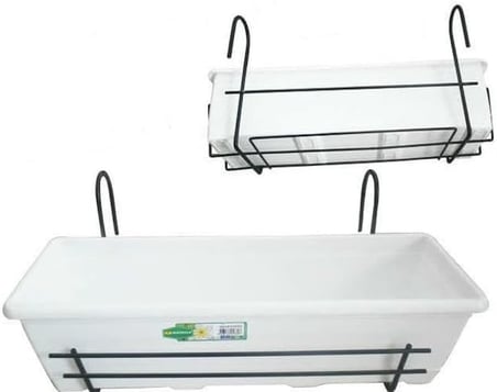 Beyaz saksı ve metal taşıyıcı askı aparatı