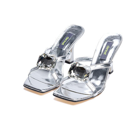 Tokalı Kadın Topuklu Terlik