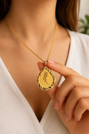 14 Ayar Yaprak Çerçeveli Lale Altın Kolye