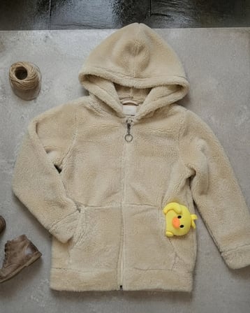 Kız Çocuk Bej Kapüşonlu Peluş Aksesuarlı Kışlık Hırka