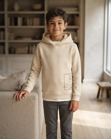 Ekru Kapüşonlu Erkek Çocuk Sweatshirt Rahat Kesim ve Modern Tasarım