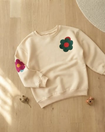 Kız Çocuk Latte Renkli Çiçek Detaylı Sweatshirt Rahat Kesim