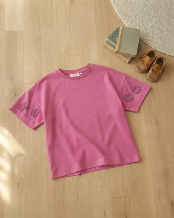 Kız Çocuk Kısa Kollu Koyu Pembe T-shirt Çiçek Detaylı Rahat Kesim