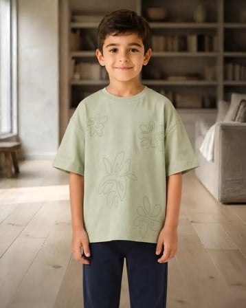 Çağla Yeşili – Erkek Çocuk Açık Yeşil Oversize Nakış Detaylı T-shirt Rahat Kalıp