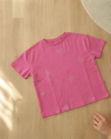 Fuşya – Kız Çocuk Pembe Kelebek Nakışlı Oversize Tişört Rahat Kalıp