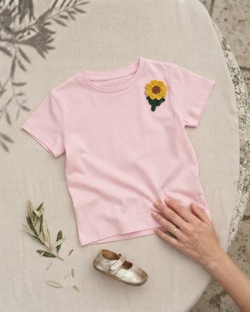 Kız Çocuk Açık Pembe Ayçiçek Nakış Detaylı Tişört Rahat Kesim