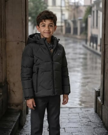 Erkek Çocuk Füme Renk Kapüşonlu Cepli Fermuarlı Şişme Mont Kışlık