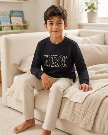 Nakışlı Siyah Erkek Çocuk Sweatshirt Modeli