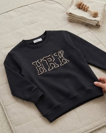 Nakışlı Siyah Erkek Çocuk Sweatshirt Modeli