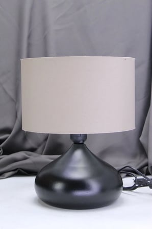 vizon renk kumaş başlıklı elips masa abajuru