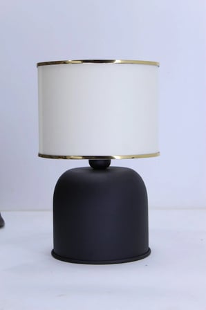 decoratif masa lambası kumaş başlık metal ayak