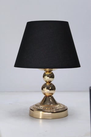 ORTANCA MASA ABAJURU GECE LAMBASI