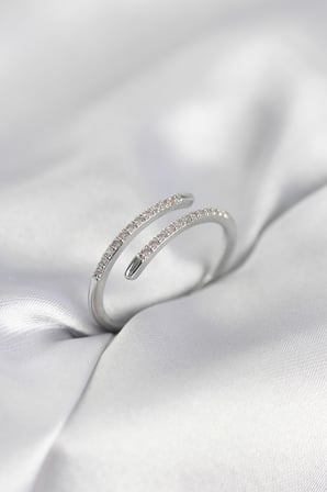 Gümüş Renk Yılan Kuyruk Model Zirkon Taşlı Kadın Yüzük TJ-BYK4027