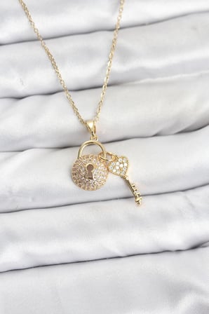 316L Çelik Zincir Gold Renk Kilit Anahtar Model Zirkon Taşlı Kadın Kolye TJ-BKO10881