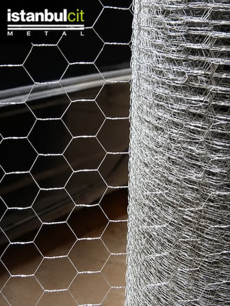 İstanbul Çit Metal Galvaniz Altıgen Örgülü Kümes Teli 3 İnç - 75 mm 1,40 mm Tel 2,30 mm Gergi Teli 80 cm x 20 m