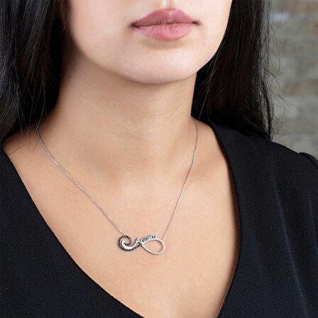 Siyah-Beyaz Zirkon Taşlı Annem Yazılı Sonsuzluk 925 Ayar Gümüş Kadın Kolye