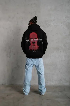 Modi Green Erkek Oversize Üç İplik Kapüşonlu Sweatshirt – Siyah “Don’t Be Terrified” Ön, Sırt Ve Kol Baskılı, Kanguru Cepli, R