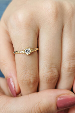 Altın Minimal Tektaş Tasarım Günlük Yüzük