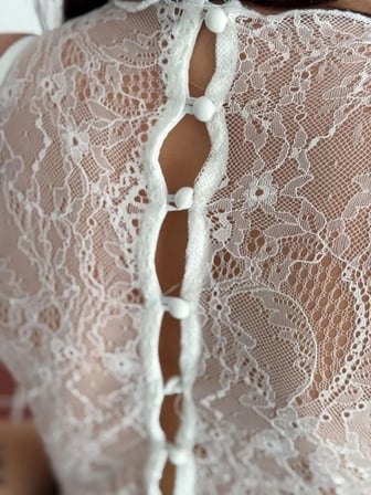 Modi Green Dantel Detaylı Derin Dekolte Body Şık Kolsuz Yazlık Bodysuit - Beyaz