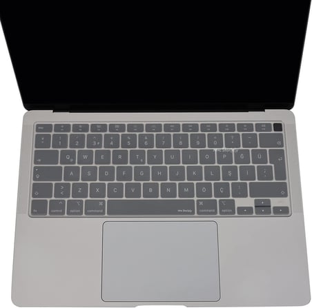 MacBook Air Klavye Koruyucu – 13inç M1 A2337,A2179 Uyumlu • Türkçe Q Düzen • Silikon İnce Kaplama • Toz ve Sıvı Koruması • UK ISO Klavyeyi Türkçeye Çevirme Desteği Şeffaf
