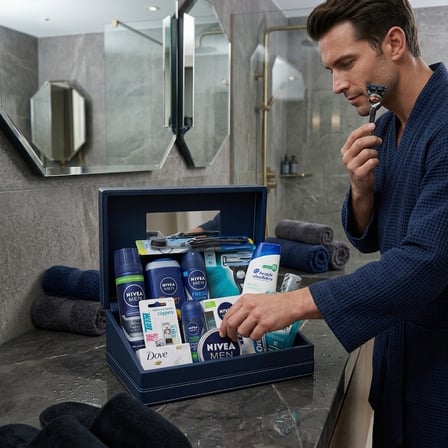 Nivea Erkek Bakım ve Damat Tıraş Seti 15 Parça Aynalı Kutulu + Terlik Hediyeli