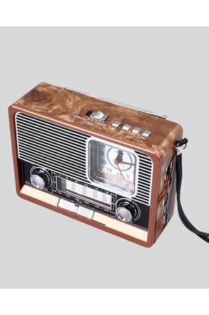 Dekoratif Vintage Radyo – Klasik Görünüm, Modern Fonksiyon ve Uzun Ömürlü Kullanım
