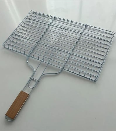 Mobilreyon Izgara 26X43 Cm, Ağaç Saplı Tel Izgara, Kamp Mangal, Et - Balık - Tavuk Kanat
