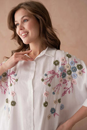 Kadın Nakış İşlemeli Keten Oversize Düğmeli Gömlek