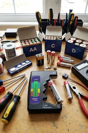 Dijital Pil Test Cihazı – AA, AAA, C, D, N, 9V ve Düğme Pil Uyumlu Mini Pil Kapasit