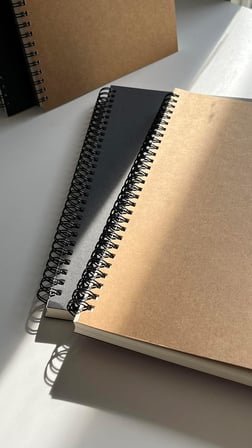 Fark Tanıtım Spiralli Defter, Kraft Kapaklı, B5 Boyutunda (182x257 mm), 100 Yaprak (Çizgisiz)
