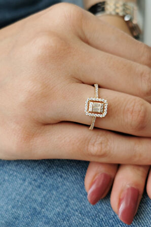 Altın Baget Taşlı Günlük Yüzük